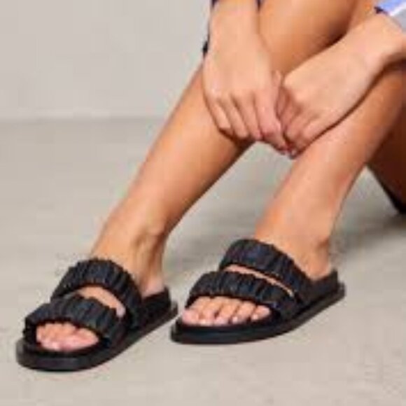 NEW - PrettyLittleThing Black Leather Strap Slide Sandals - Picture 1 of 9